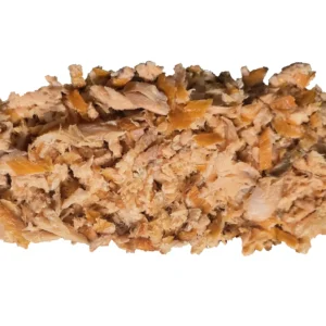 Grove vlokken warmgerookte pulled zalm, vrijgemaakt uit de originele productfoto op een witte achtergrond