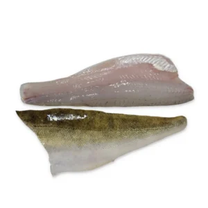 Snoekbaars Filet - twee echte filets met vleeszijde en huidzijde zichtbaar op een witte achtergrond